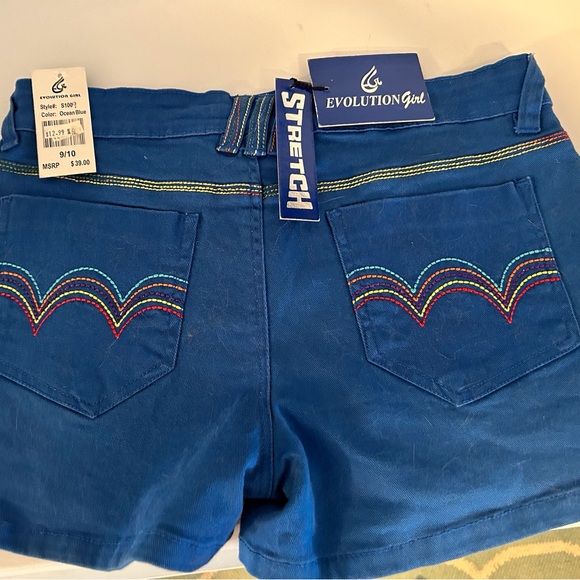 Cleaning out my close. Multiple Pocket electric blue Casual Shorts, size 9/10 - Picture 2 of 3
